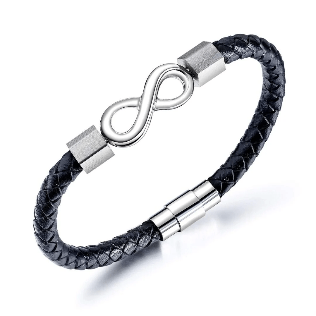 La Pulsera Infinito - A mi hijo es una pulsera de cuero trenzado plateado con el símbolo del infinito y cierre magnético de acero inoxidable, un regalo ideal para hijo.