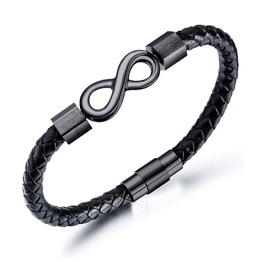 Pulsera Infinito - A mi hijo en color negro, trenzada en cuero con símbolo infinito metálico al centro y cierre magnético, perfecta como regalo para hijo. Exhibida sobre fondo blanco.