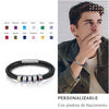 Hombre usando la Pulsera Piedras de vida - A mi Padre en negro, personalizable con charms de piedras de nacimiento para cada mes. Texto: PERSONALIZABLE, con piedras de nacimiento, regalo Día del Padre.