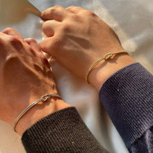 Cargar imagen en el visor de la galería, Pulseras para pareja del nudo del amor eterno - Moroveta