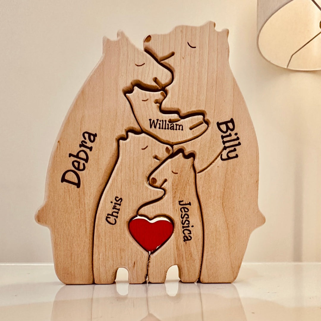 Un rompecabezas personalizable de Wooden Bears Family que presenta una familia de osos y un corazón.