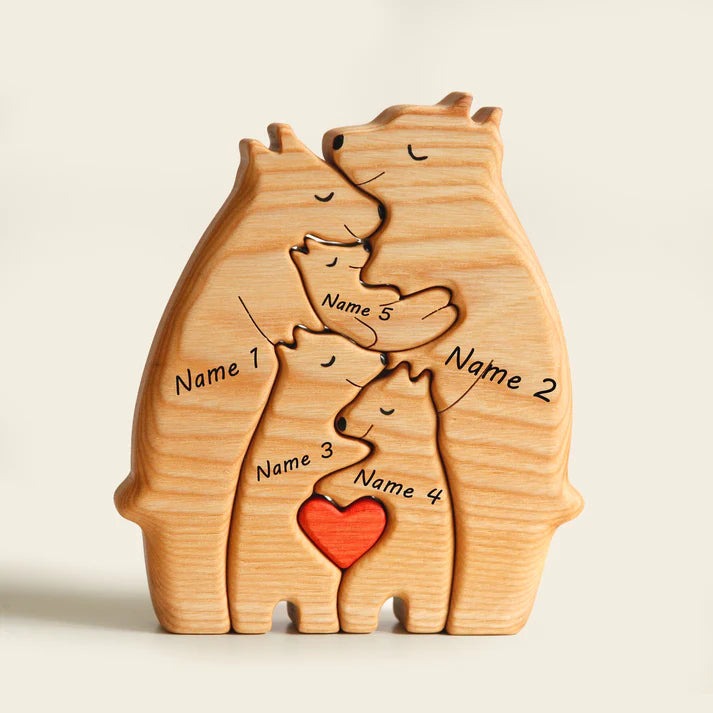 Un rompecabezas personalizable de la familia Wooden Bears con forma de corazón.