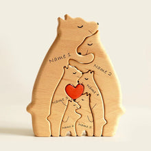 Cargar imagen en el visor de la galería, Un rompecabezas personalizable de la familia de osos de madera en forma de corazón.